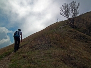 Salita con giro ad anello in PUNTA ALMANA (1390 m.) sul sentiero F. Benedetti da Portole di Sale Marasino (BS) il 3 maggio 2012 - FOTOGALLERY